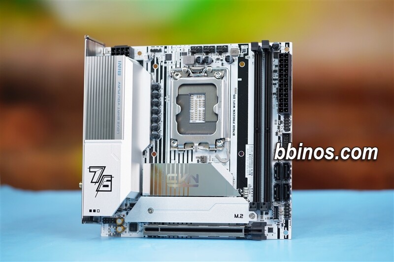2023110712 七彩虹cvn B760i Frozen Wifi D5登陆舰主板惊艳登场：itx迷你版造型，ddr5内存，强劲性能