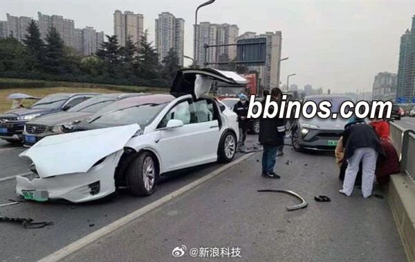 2023112812 成都特斯拉事故调查：车速激增致连环相撞，自动制动系统介入