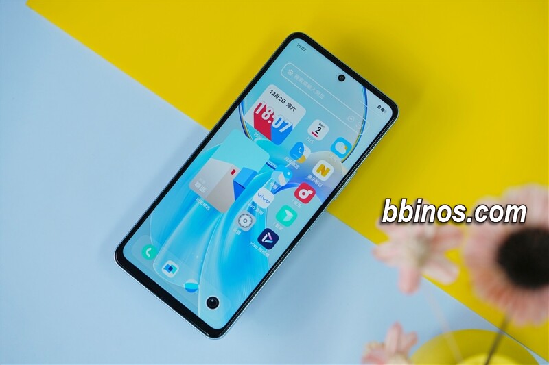 2023120620 大存储千元手机新基准 Vivo Y100i抢占市场份额