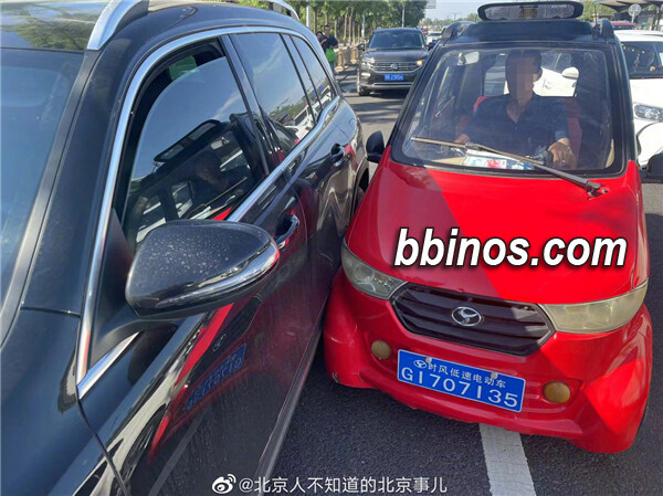 2023122320 老年驾驶安全引关注：女教师被撞身亡 涉事老年司机全责